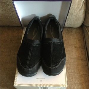 Easy Spirit SlipOn Shoes Size 10